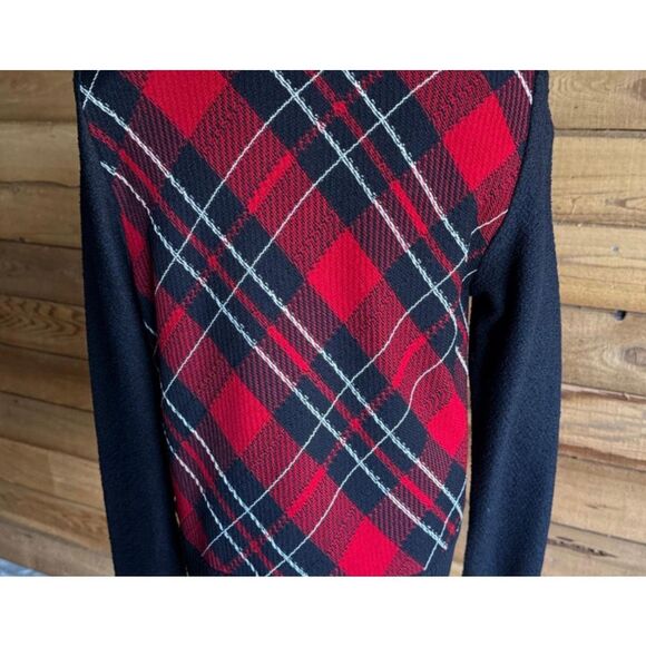 St. John Collection Tartan Jacket and Sleeveless Shirt Set - Picture 9 of 12